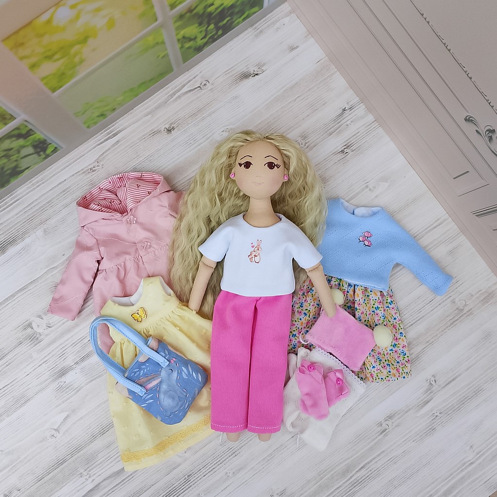 Кукла с одеждой ?