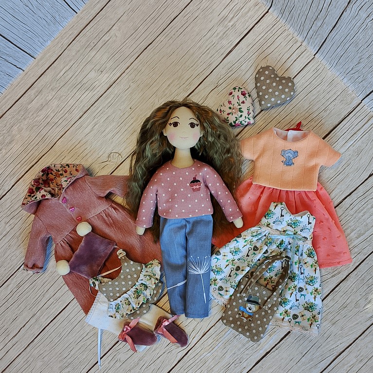 Кукла с одеждой ?