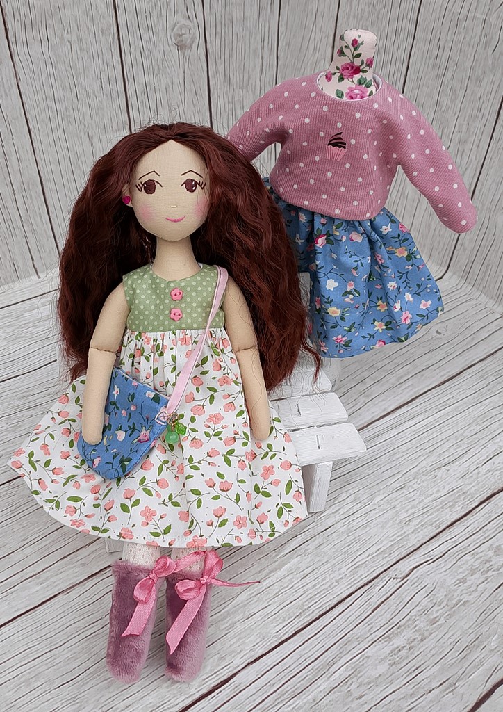 Кукла с одеждой ?