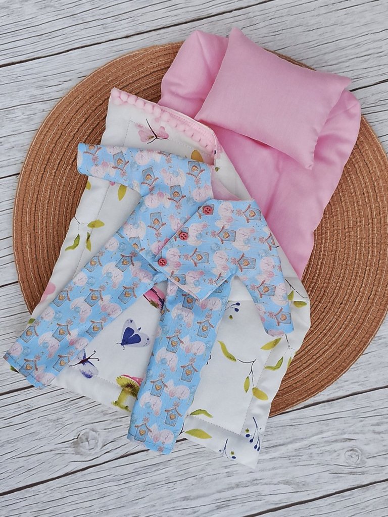 Кукла с одеждой и постелькой ?