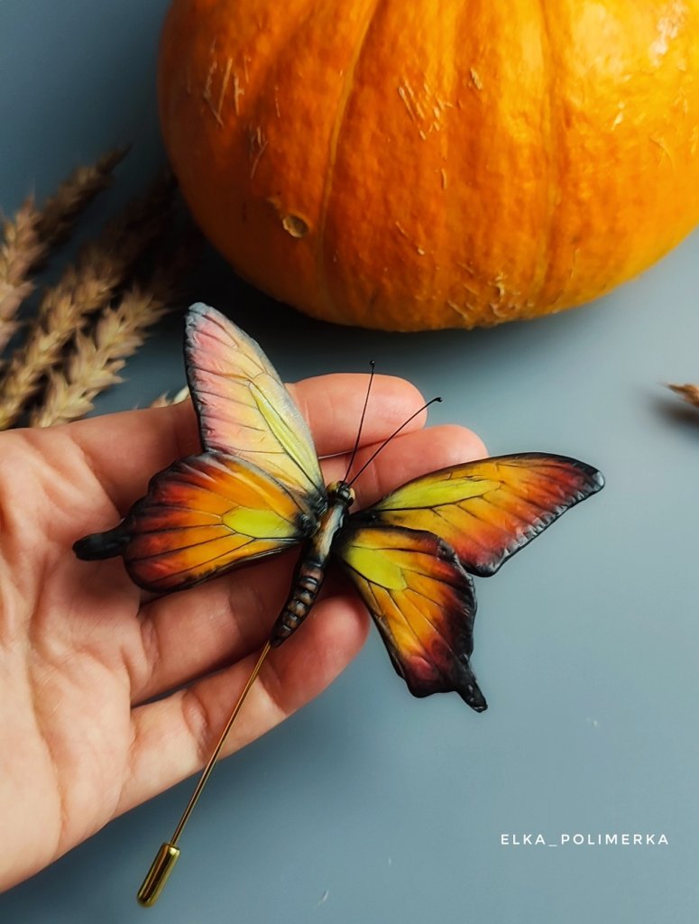 Брошь бабочка