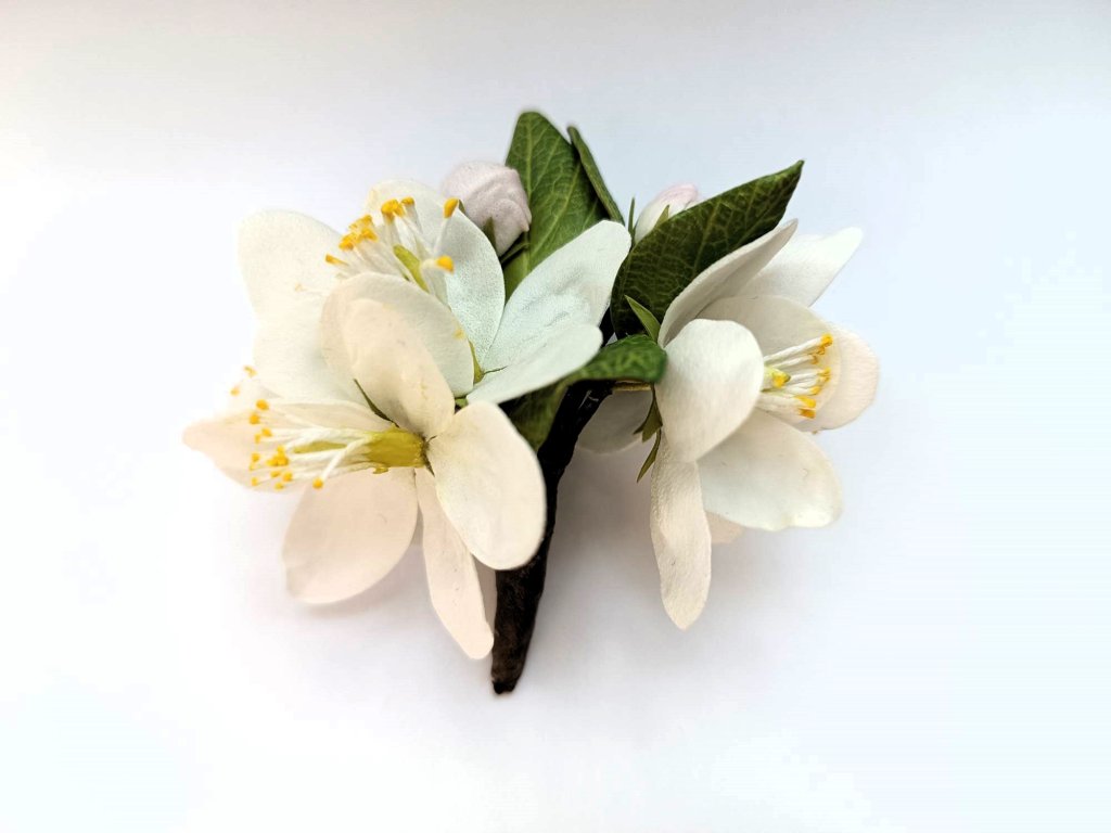 Брошь из фоамирана «Белый букетик»