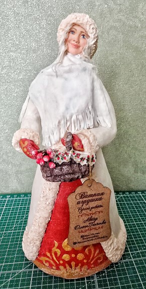 Снегурочка с корзиной