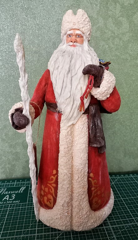 Дед Мороз в красной шубе