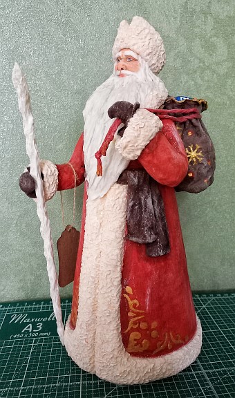 Дед Мороз в красной шубе