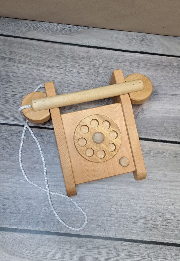 игрушечный телефон