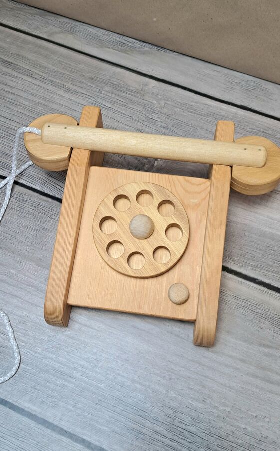 игрушечный телефон