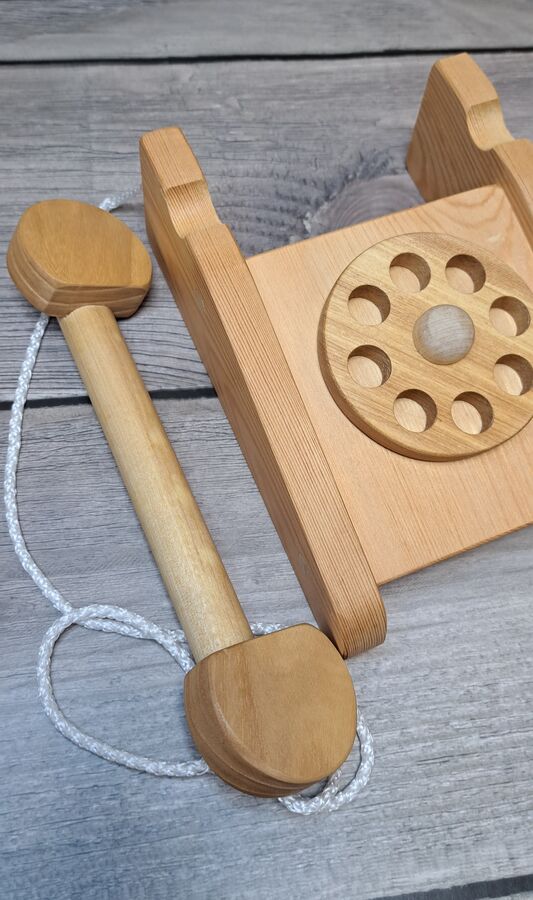 игрушечный телефон