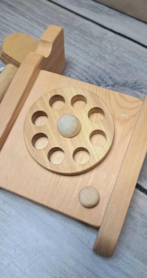 игрушечный телефон