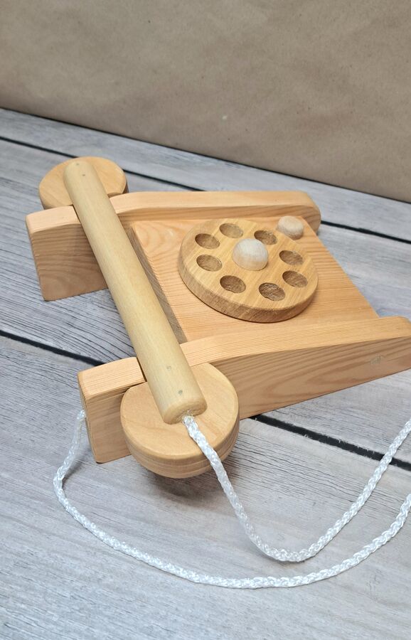 игрушечный телефон