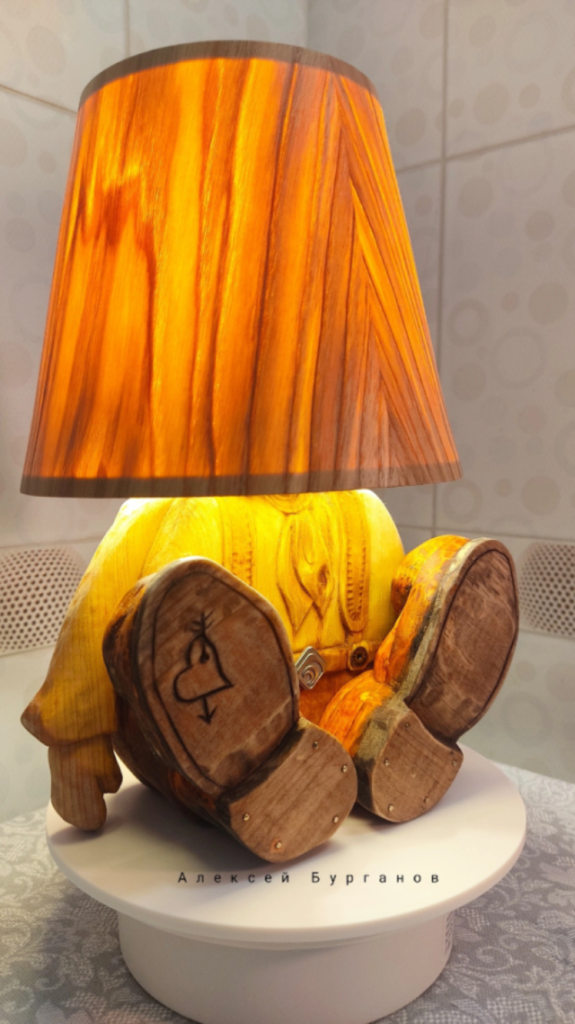 Влюбленный Гном — настольная лампа -ночник для уюта в отношениях