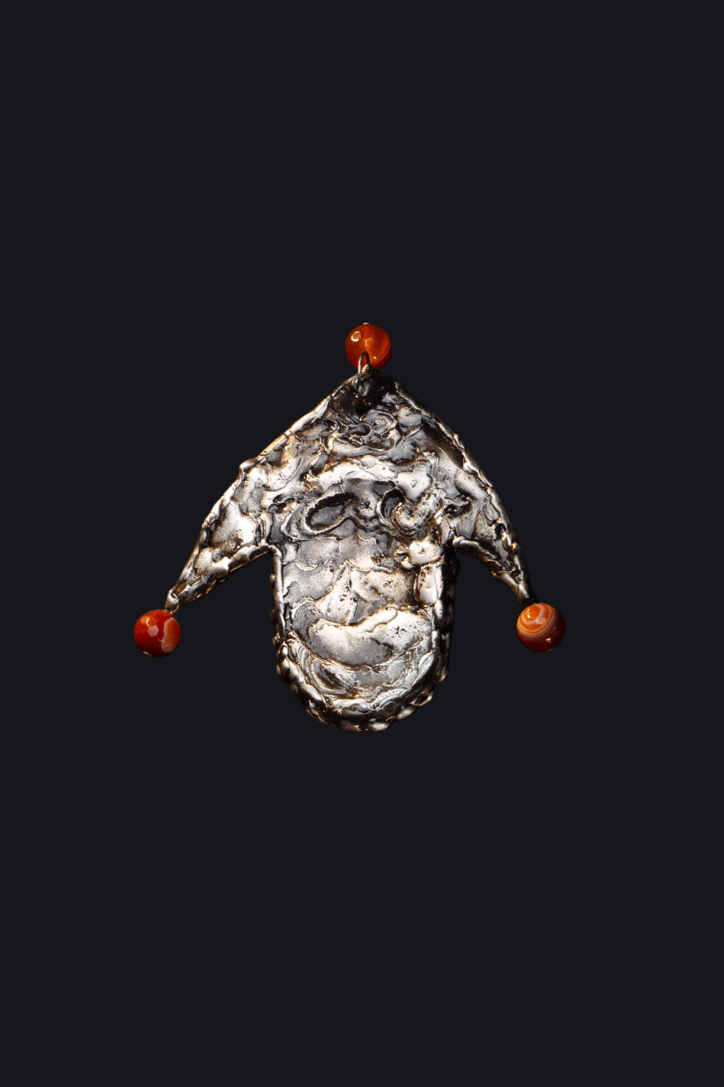 Подвеска: Девица-красавица с сердоликом