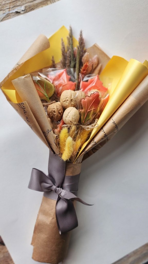 Фуд букет из пряников и орехов