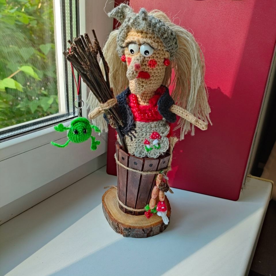 Баба Яга со ступой, интерьерная игрушка