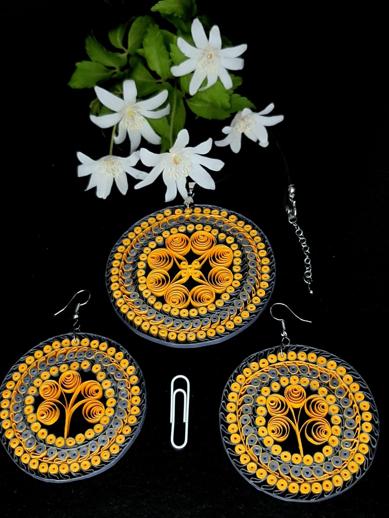 Комплект оранжево-серые кольца квиллинг