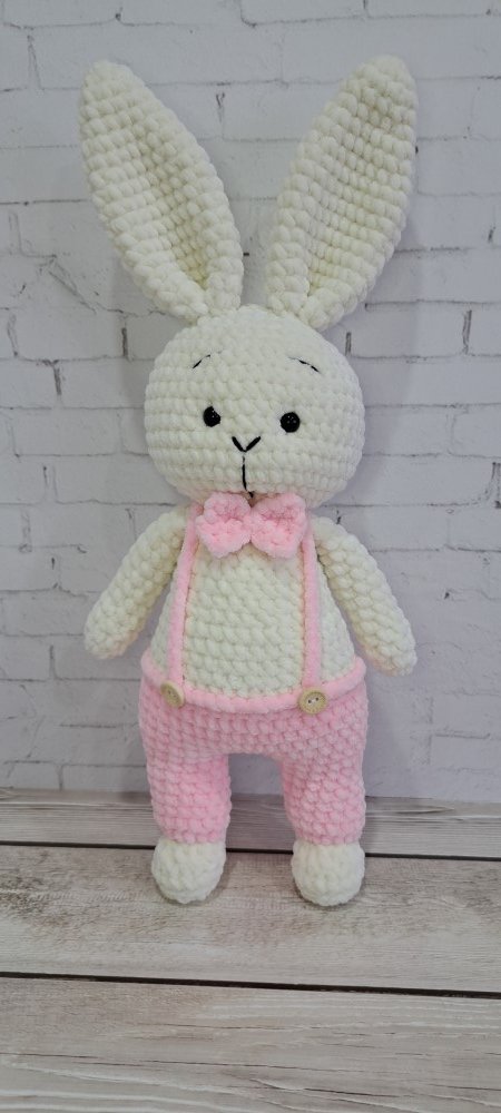 Вязаная игрушка зайчик