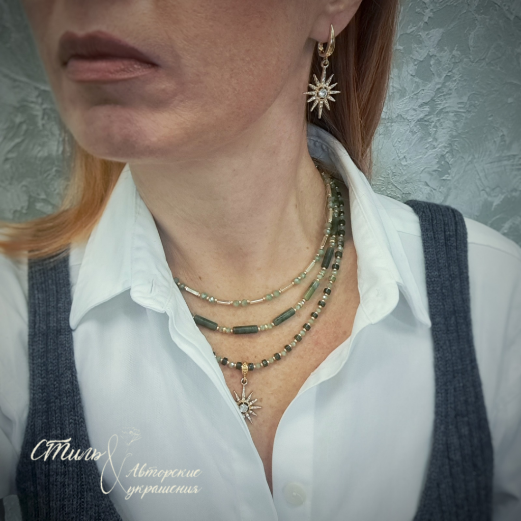 Колье из зелёной яшмы