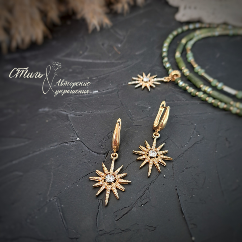 Колье из зелёной яшмы