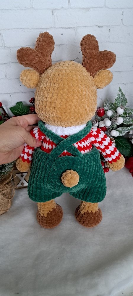 Вязаный олень ручной работы