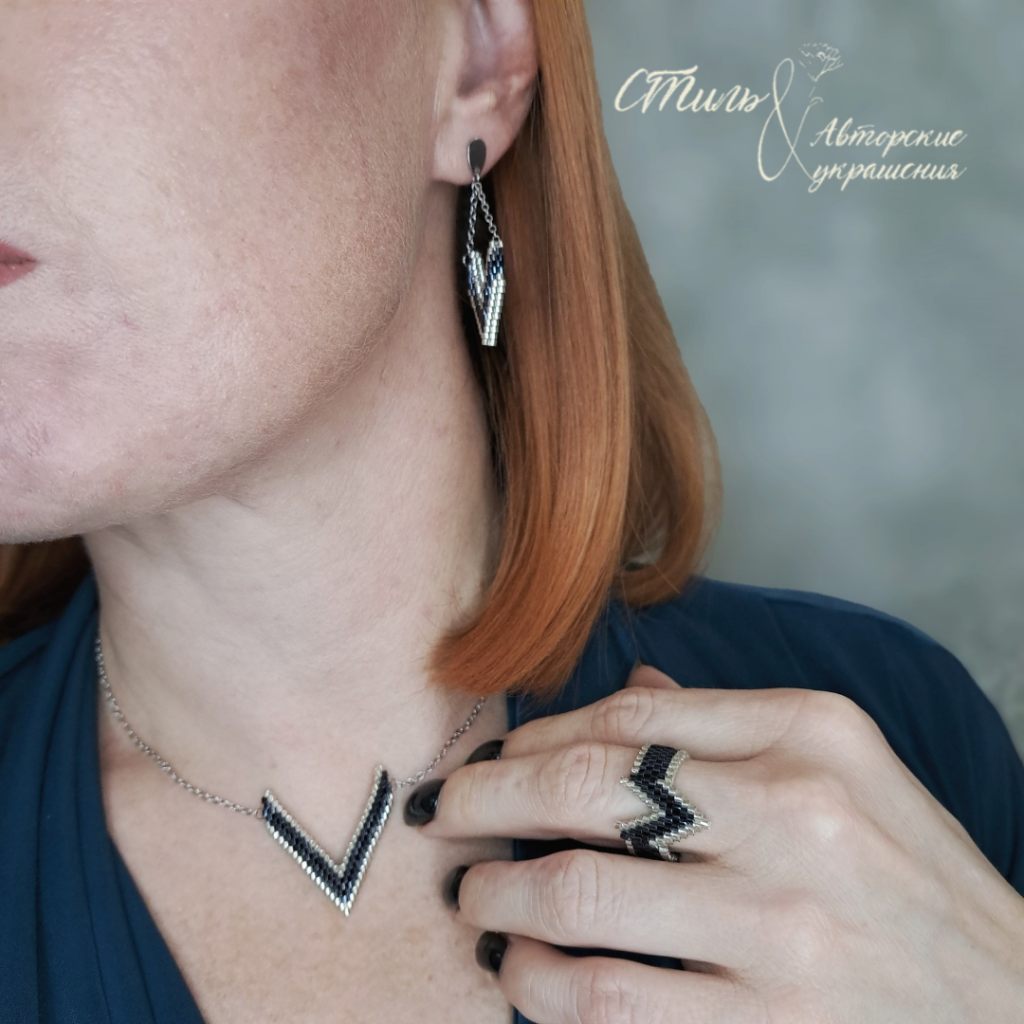 Серьги, подвеска, кольцо из цилиндрического бисера