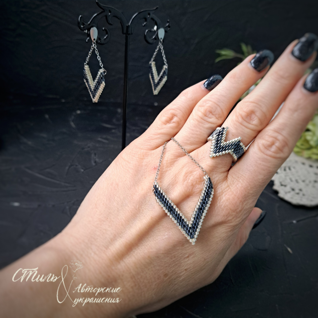 Серьги, подвеска, кольцо из цилиндрического бисера