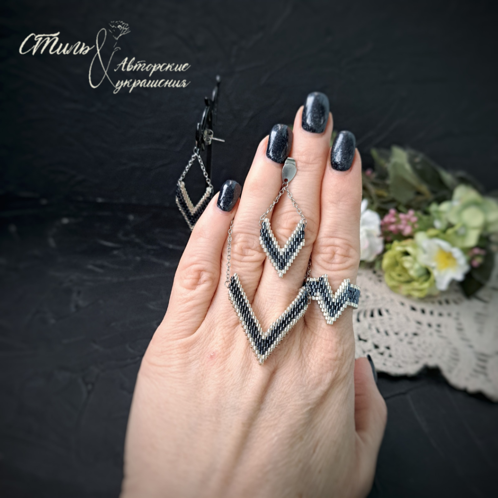 Серьги, подвеска, кольцо из цилиндрического бисера