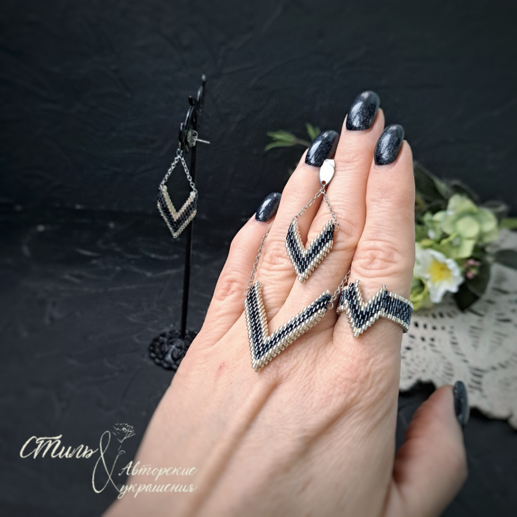 Серьги, подвеска, кольцо из цилиндрического бисера