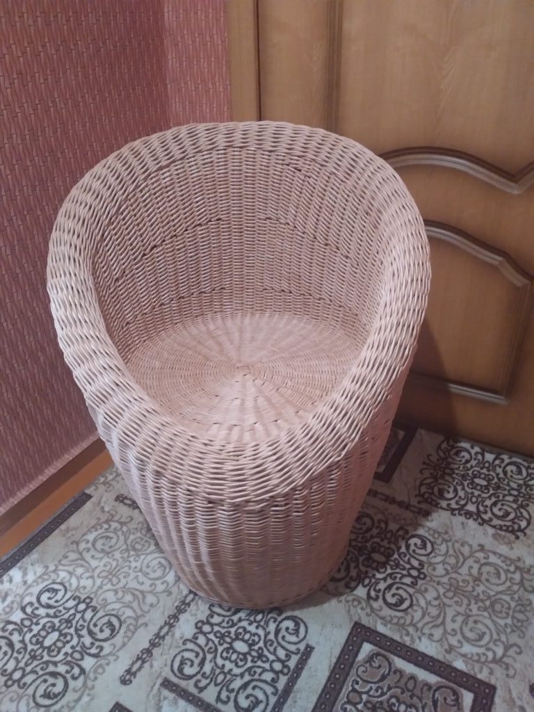 Кресло плетеное из эколозы на каркасе