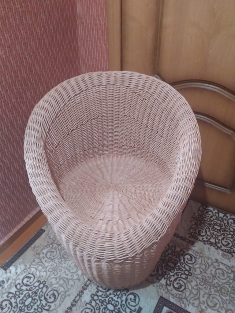 Кресло плетеное из эколозы на каркасе