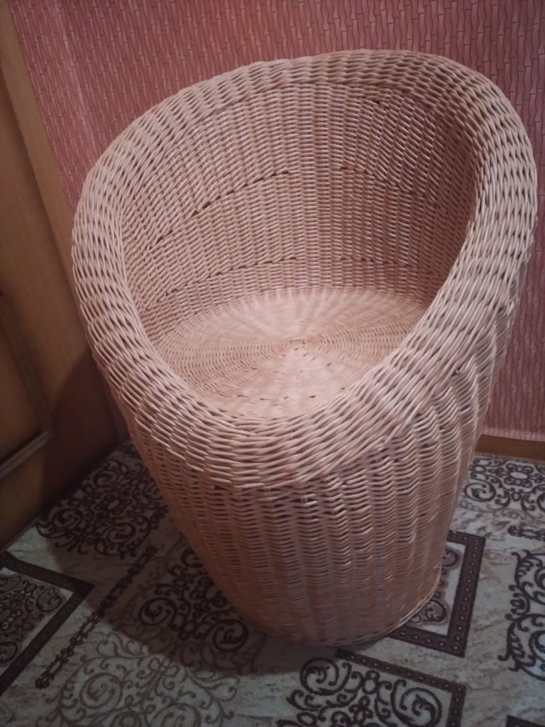 Кресло плетеное из эколозы на каркасе