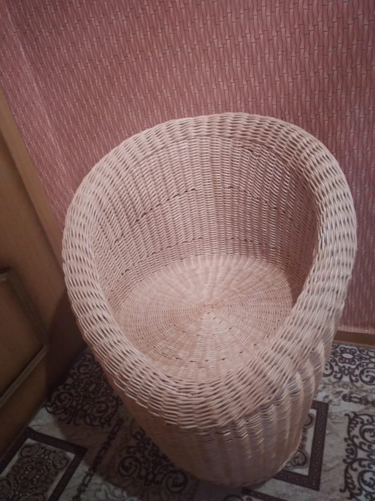Кресло плетеное из эколозы на каркасе