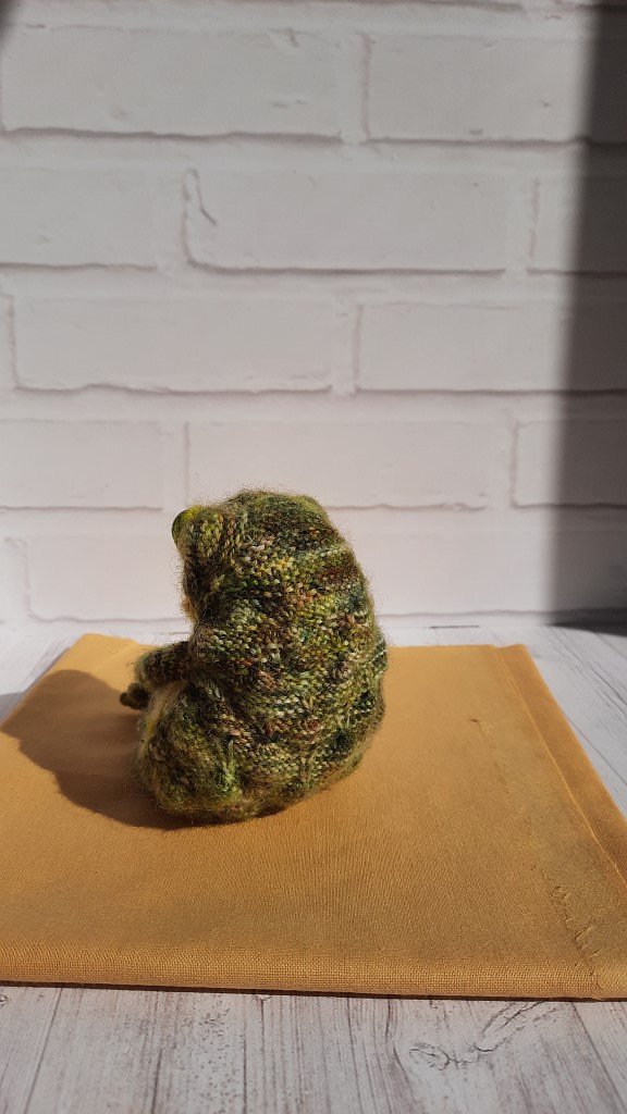 Зелёная породистая жаба