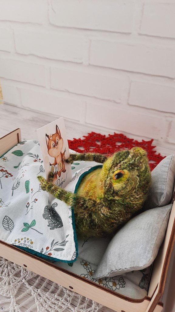 Зелёная породистая жаба