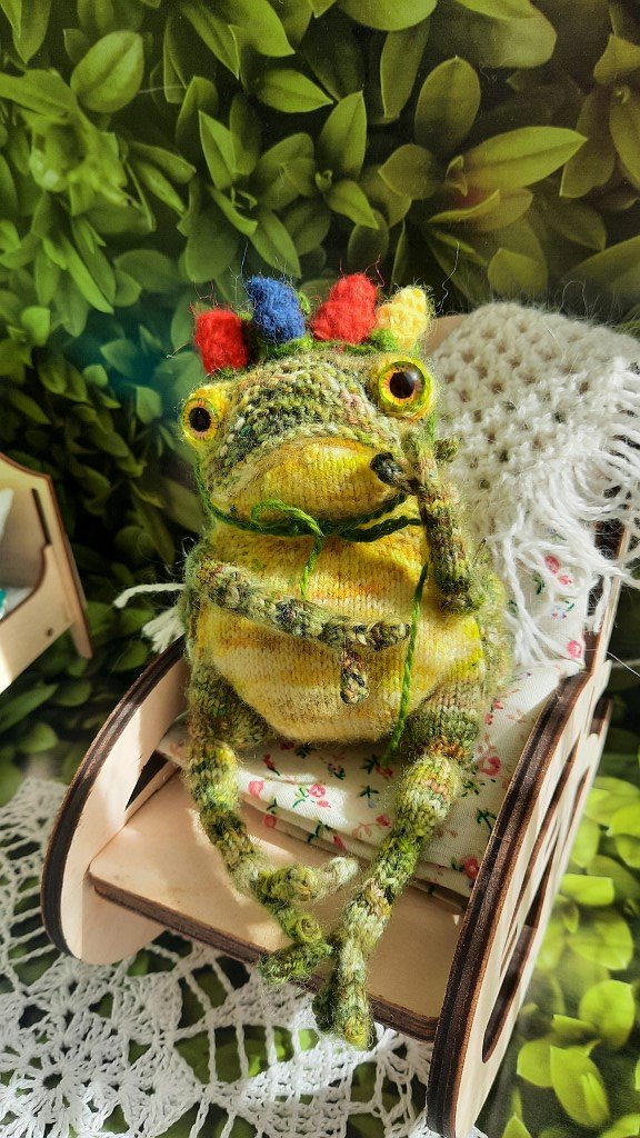 Зелёная породистая жаба