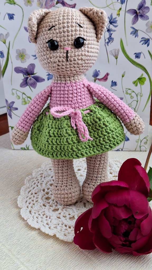 Кошечка «мия»