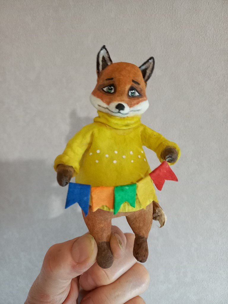 Ватная игрушка Лисёнок с флажками