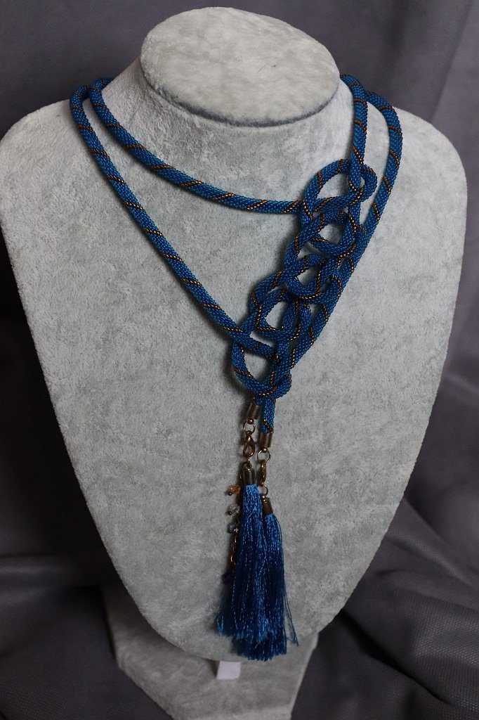 Лариат-жгут из бисера