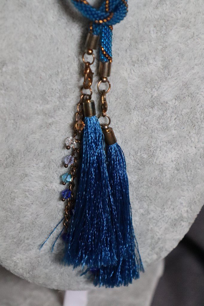 Лариат-жгут из бисера