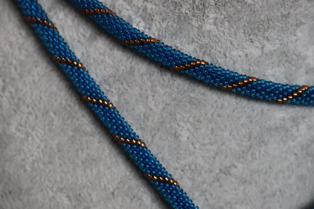 Лариат-жгут из бисера