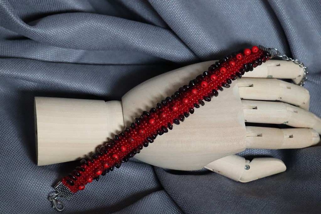 Браслет из бисера