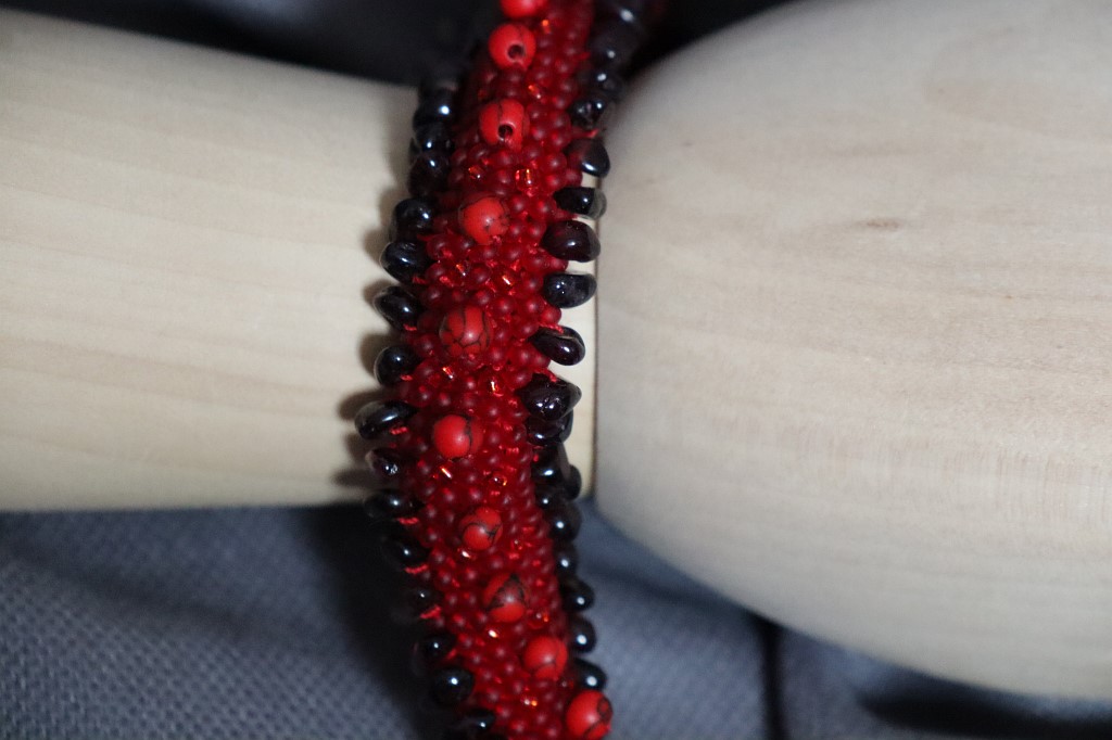 Браслет из бисера