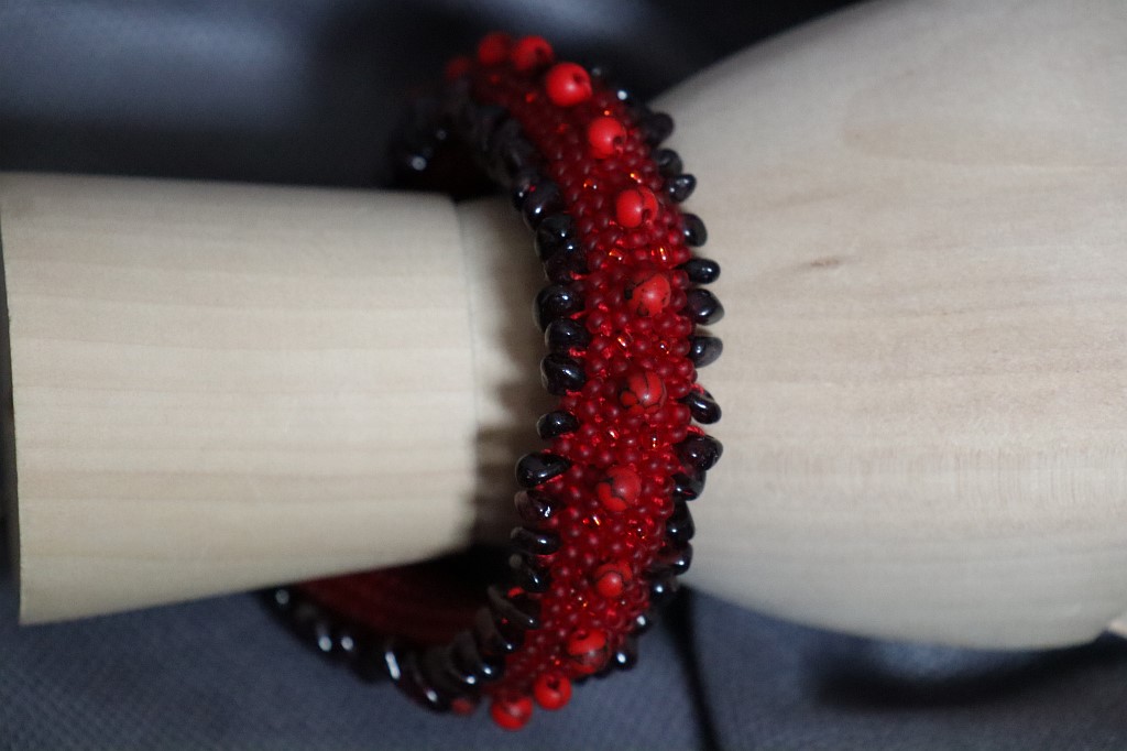 Браслет из бисера