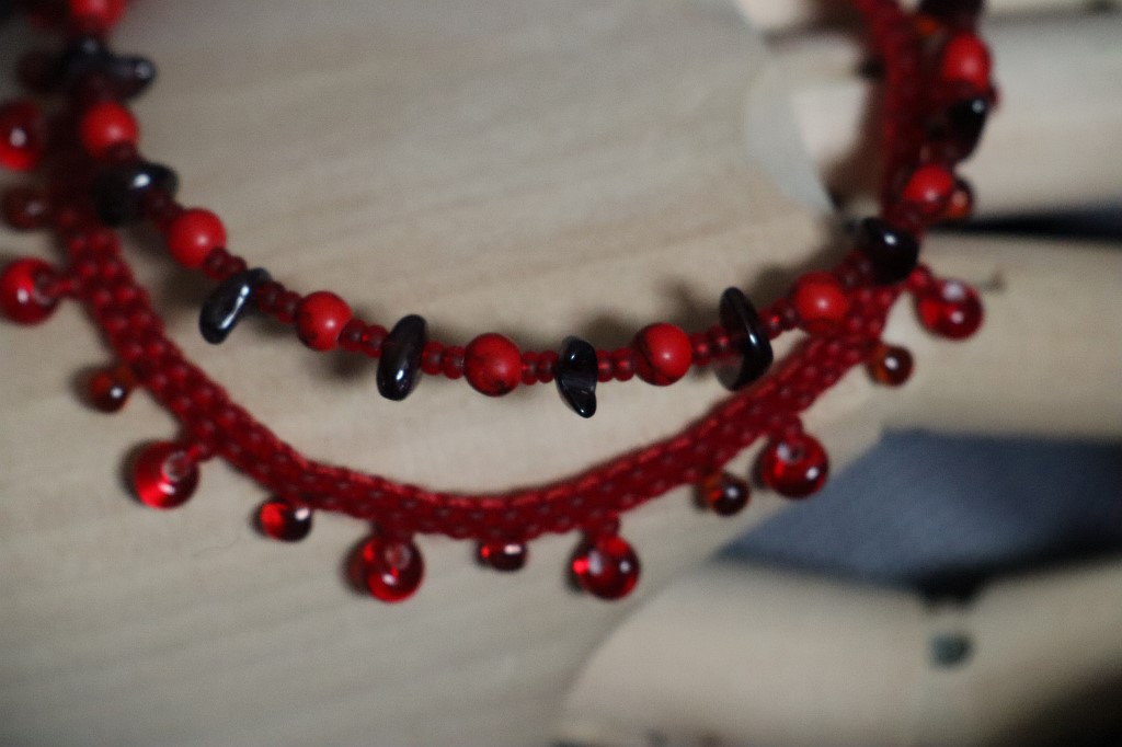 Браслет из бисера на мемори-проволоке