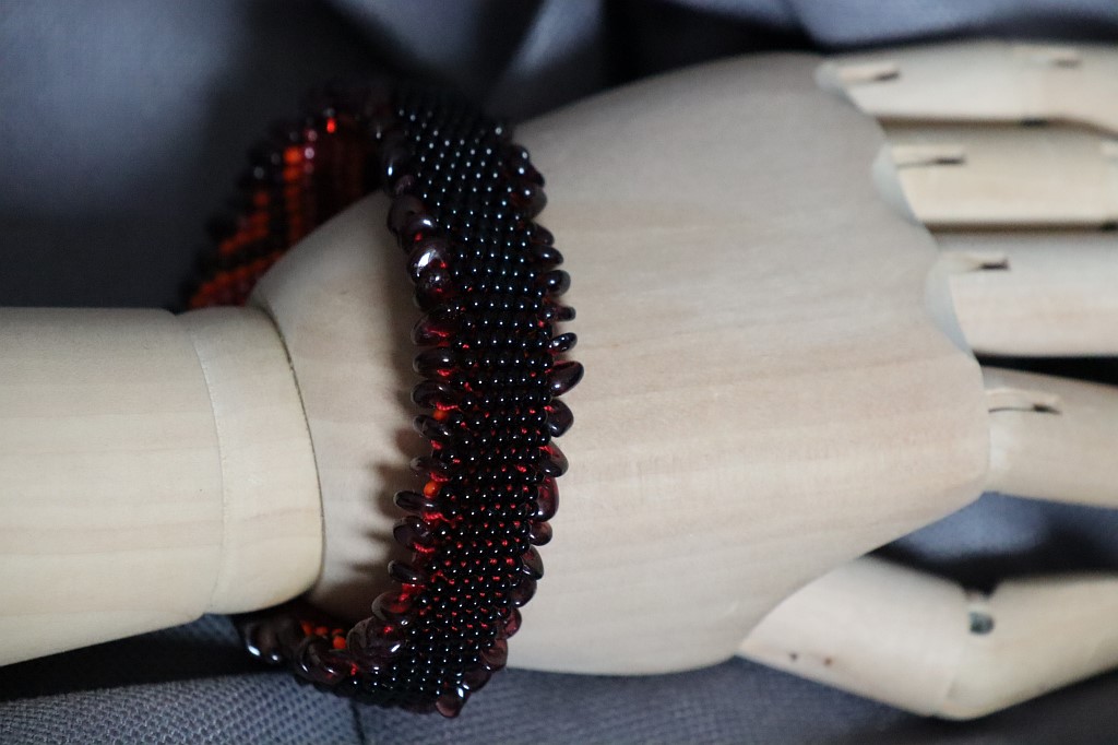 Двухсторонний браслет из бисера