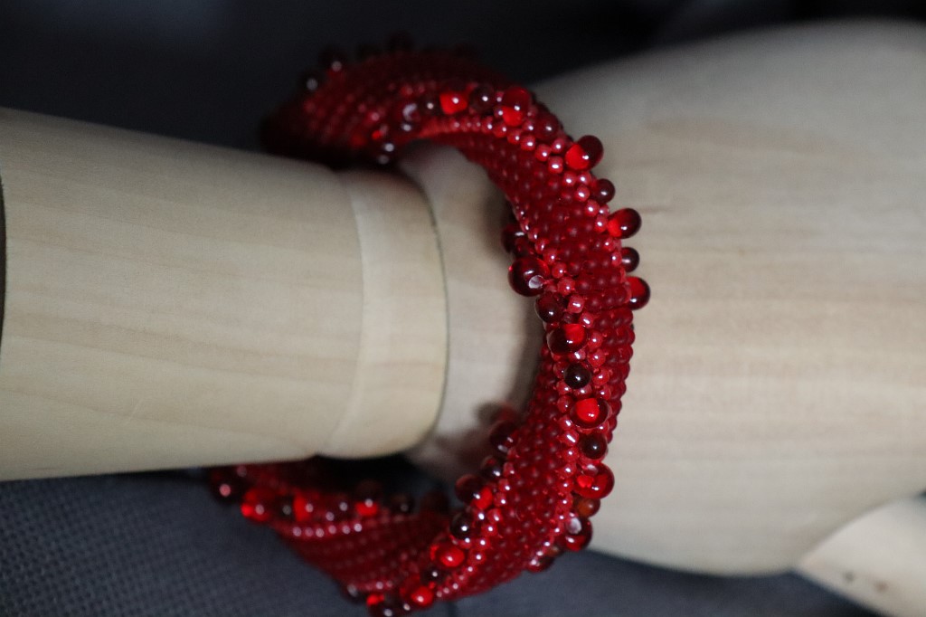 Браслет из бисера