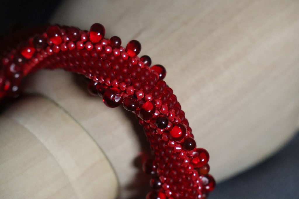 Браслет из бисера