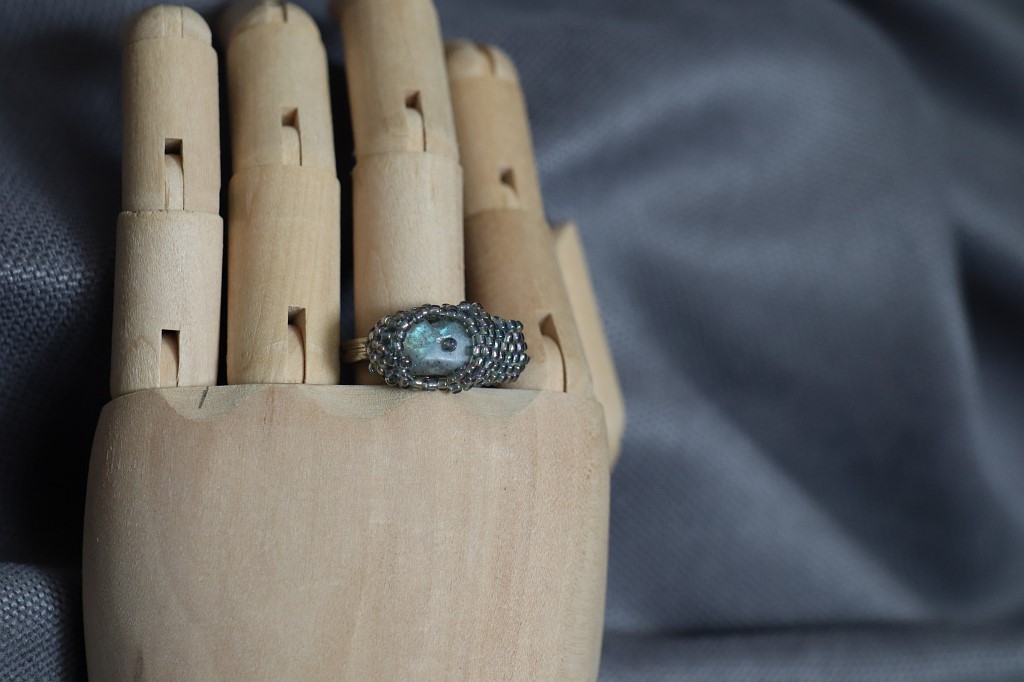 Кольцо с лабрадоритом