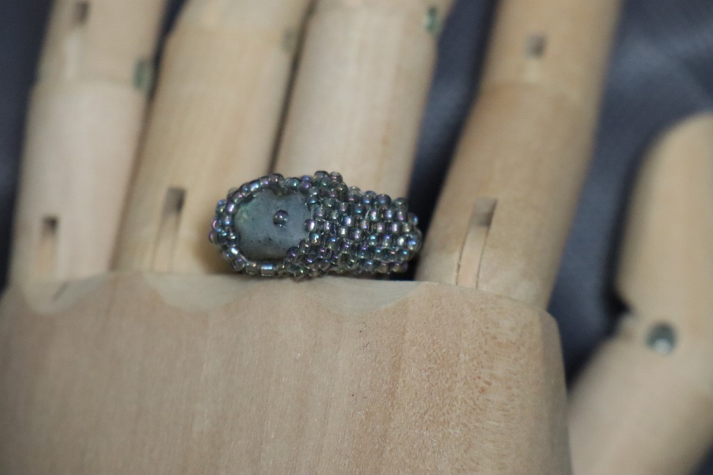 Кольцо с лабрадоритом