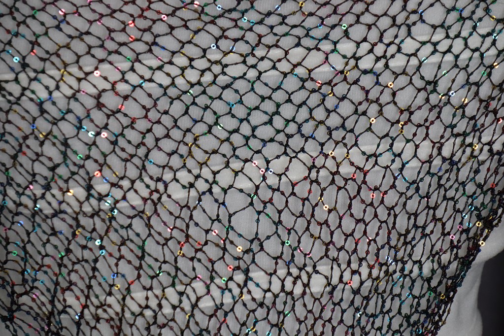 Косынка с пайетками