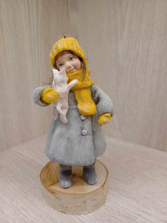 Девочка с котенком